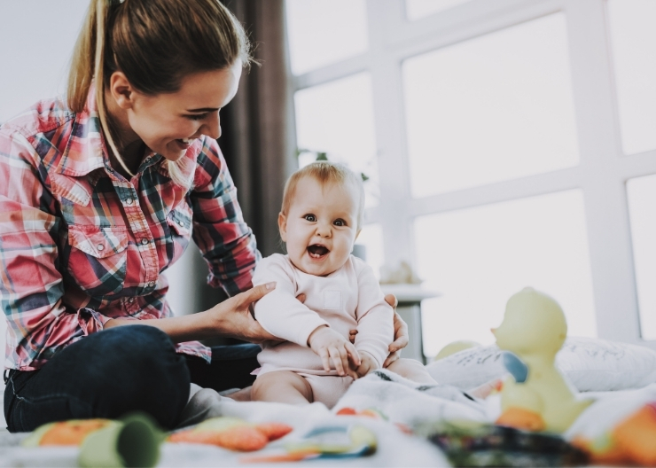 ベビーシッターってどんな仕事 保育士との違いややりがいを比較 人間関係や残業の悩みも解消 とっとらぼ 保育士1年生の教科書